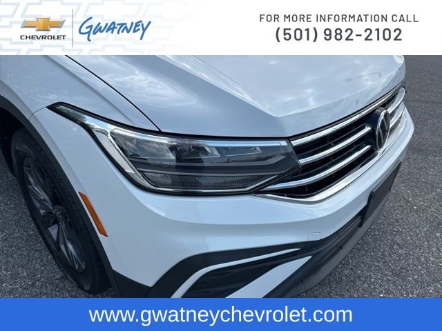 Used 2023 Volkswagen Tiguan SE w/ Panoramic Sunroof Package image 13