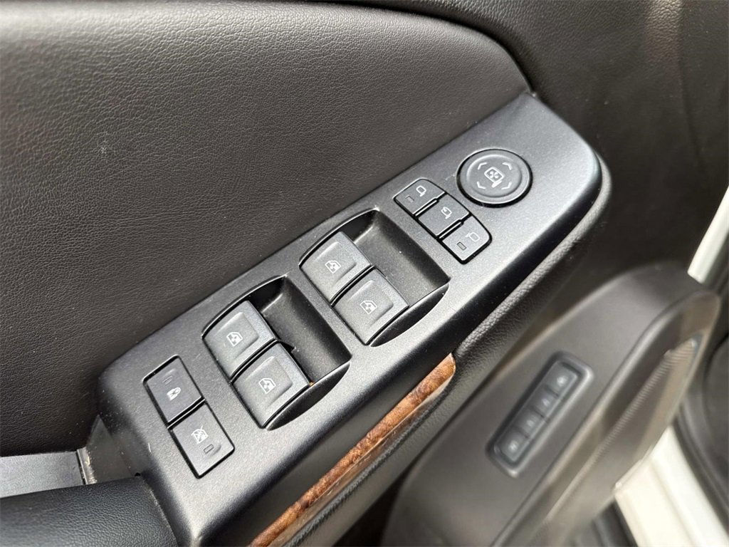 Used 2020 Chevrolet Suburban Premier image 12