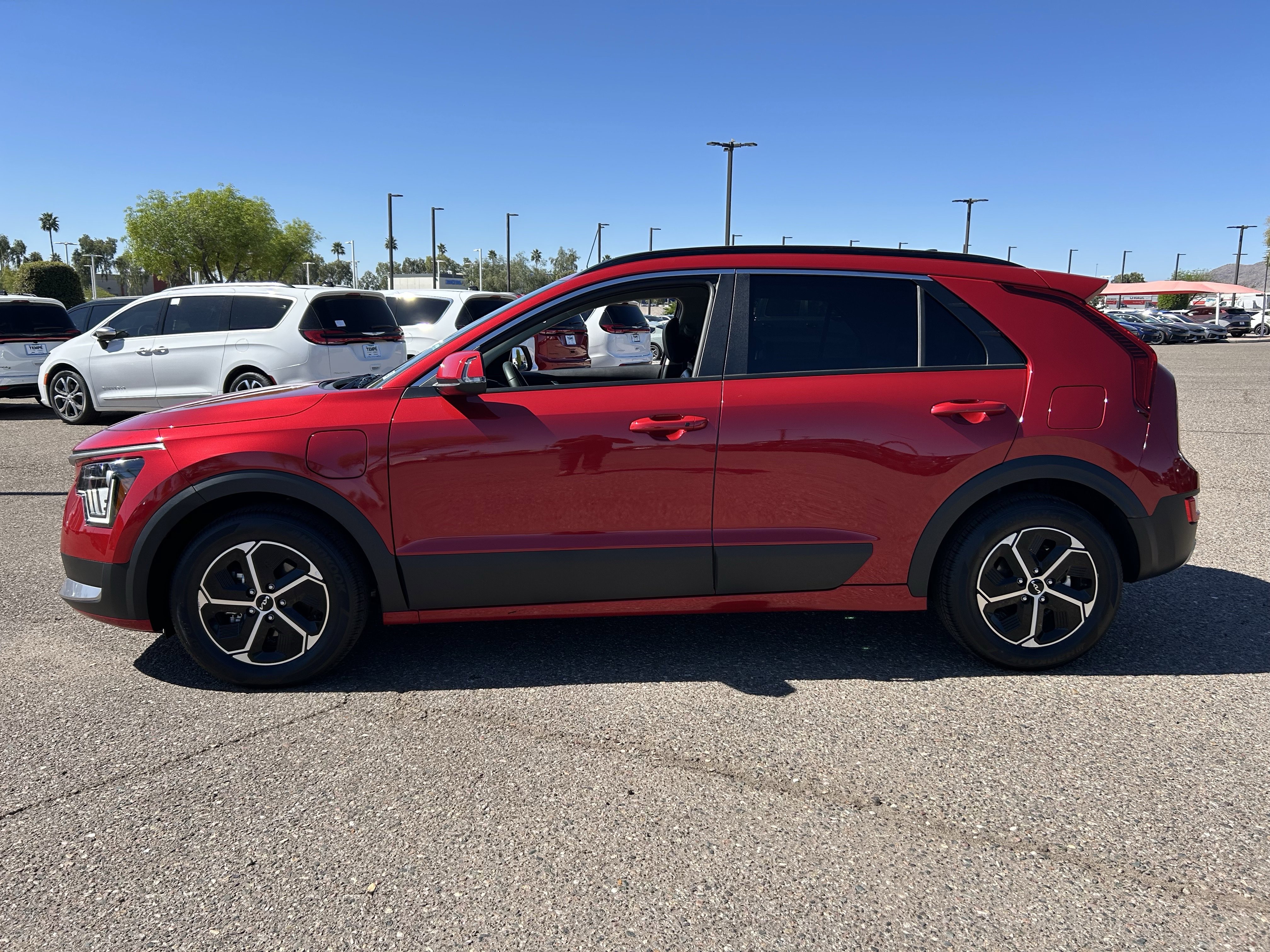 Used 2025 Kia Niro EX image 3