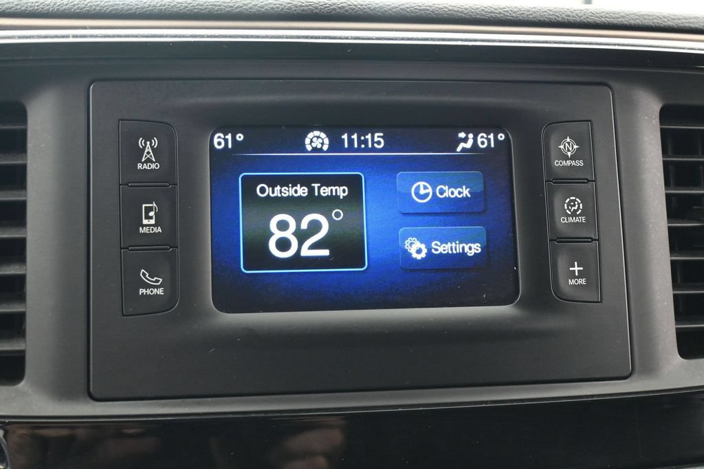 Used 2017 Chrysler Pacifica Touring-L FWD image 22
