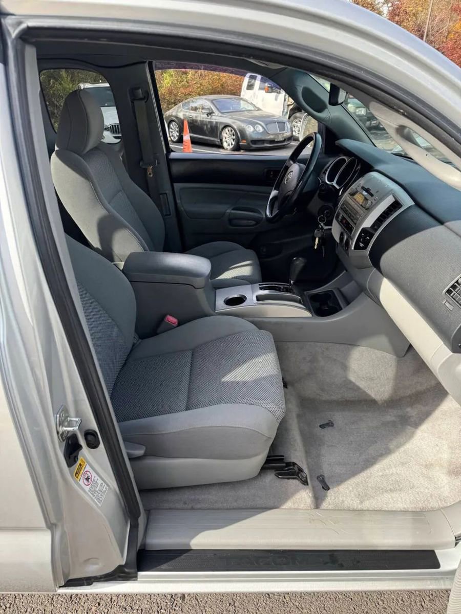 Used 2011 Toyota Tacoma 4x4 Access Cab V6 w/ TRD Sport Pkg image 14