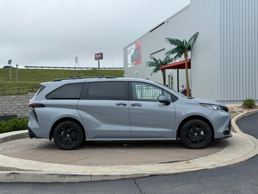Certified 2026 Toyota Sienna XLE Woodland Edition AWD/4WD image 2