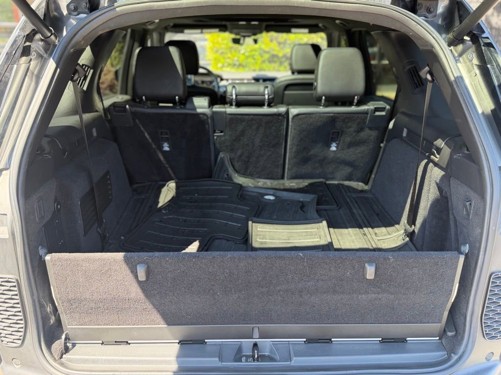 Used 2018 Land Rover Discovery HSE image 18
