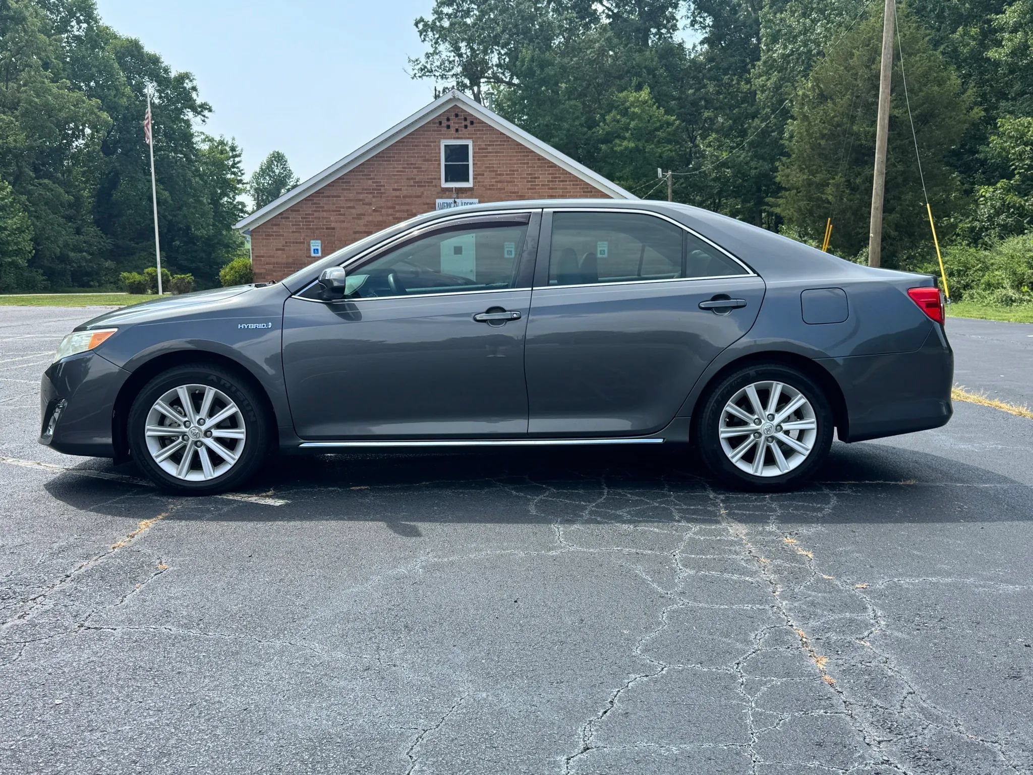 Used 2012 Toyota Camry XLE w/ Convenience Pkg FWD image 4