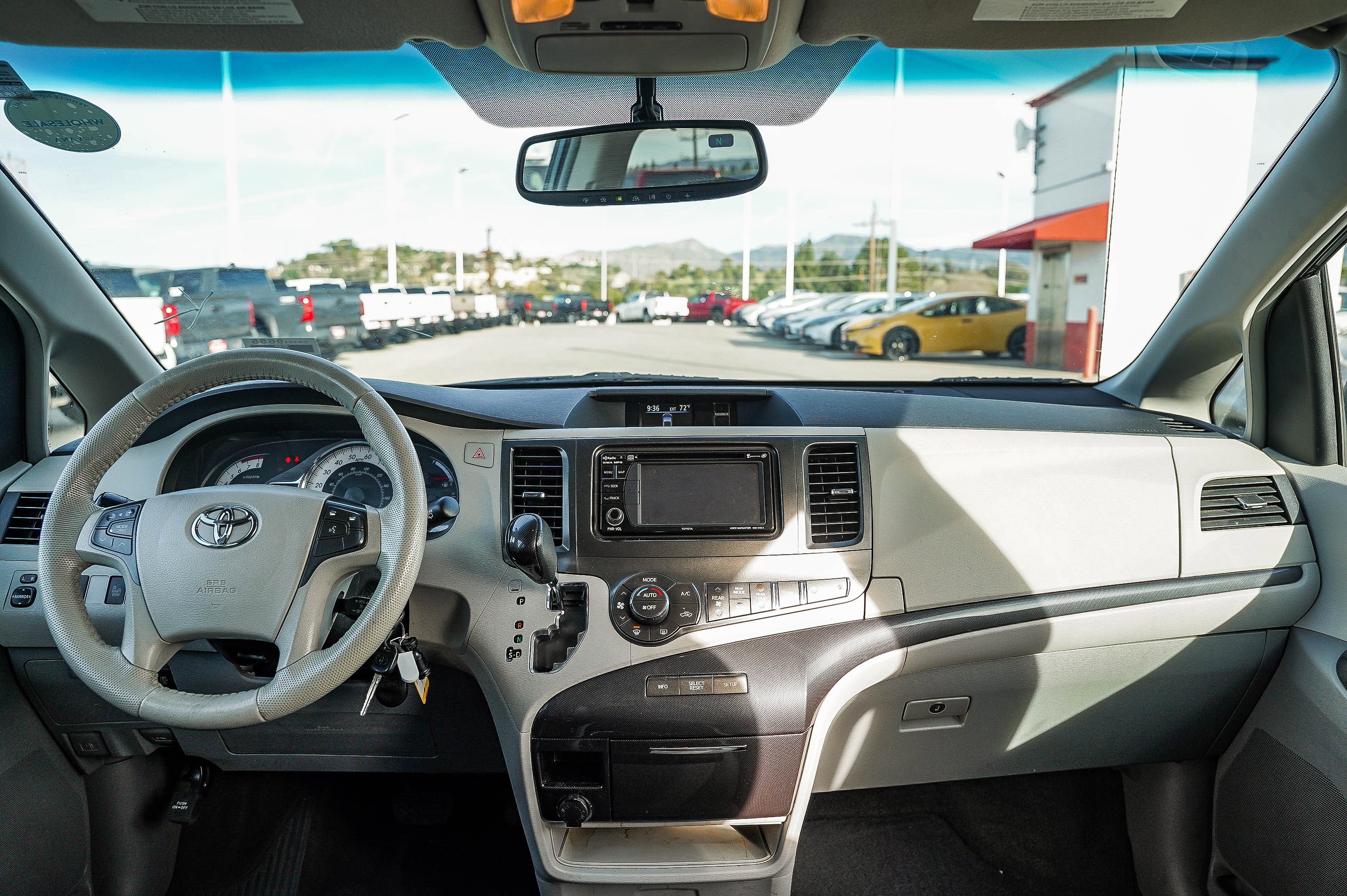 Used 2014 Toyota Sienna SE image 13