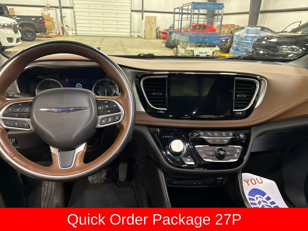 Used 2021 Chrysler Pacifica Limited w/ Uconnect Theater Family Group image 14