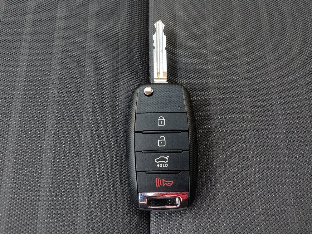 Used 2017 Kia Forte S image 32