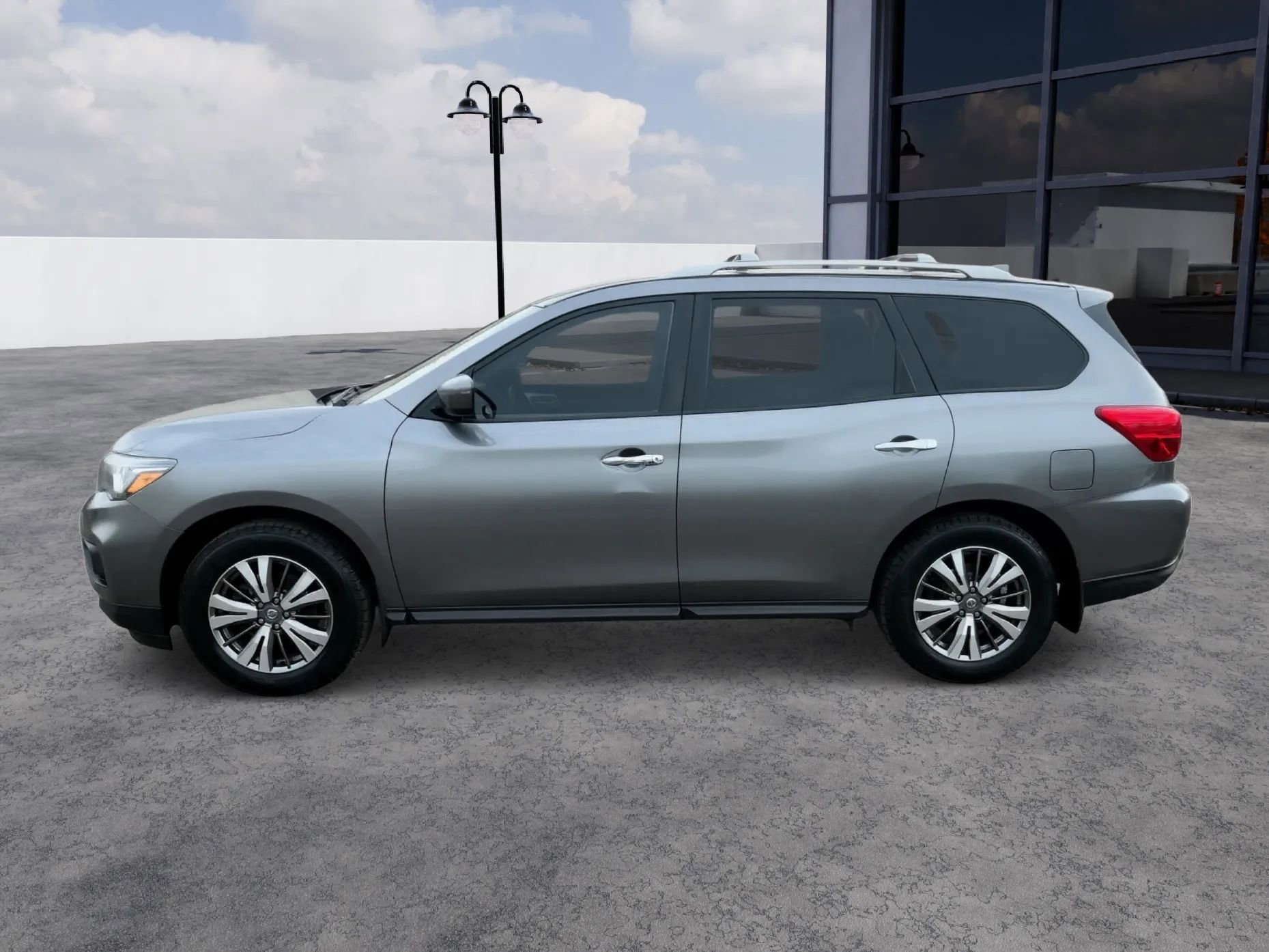 Used 2020 Nissan Pathfinder SV image 2