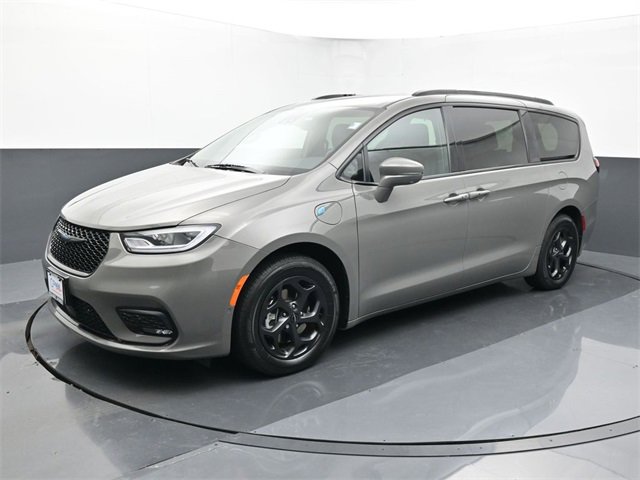 Used 2021 Chrysler Pacifica Touring-L w/ S Appearance Package image 1