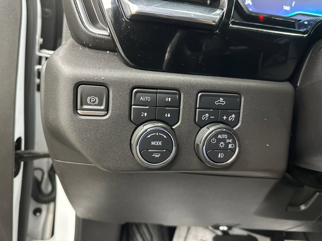 Used 2024 Chevrolet Silverado 1500 LT Trail Boss w/ Convenience Package II AWD/4WD image 31