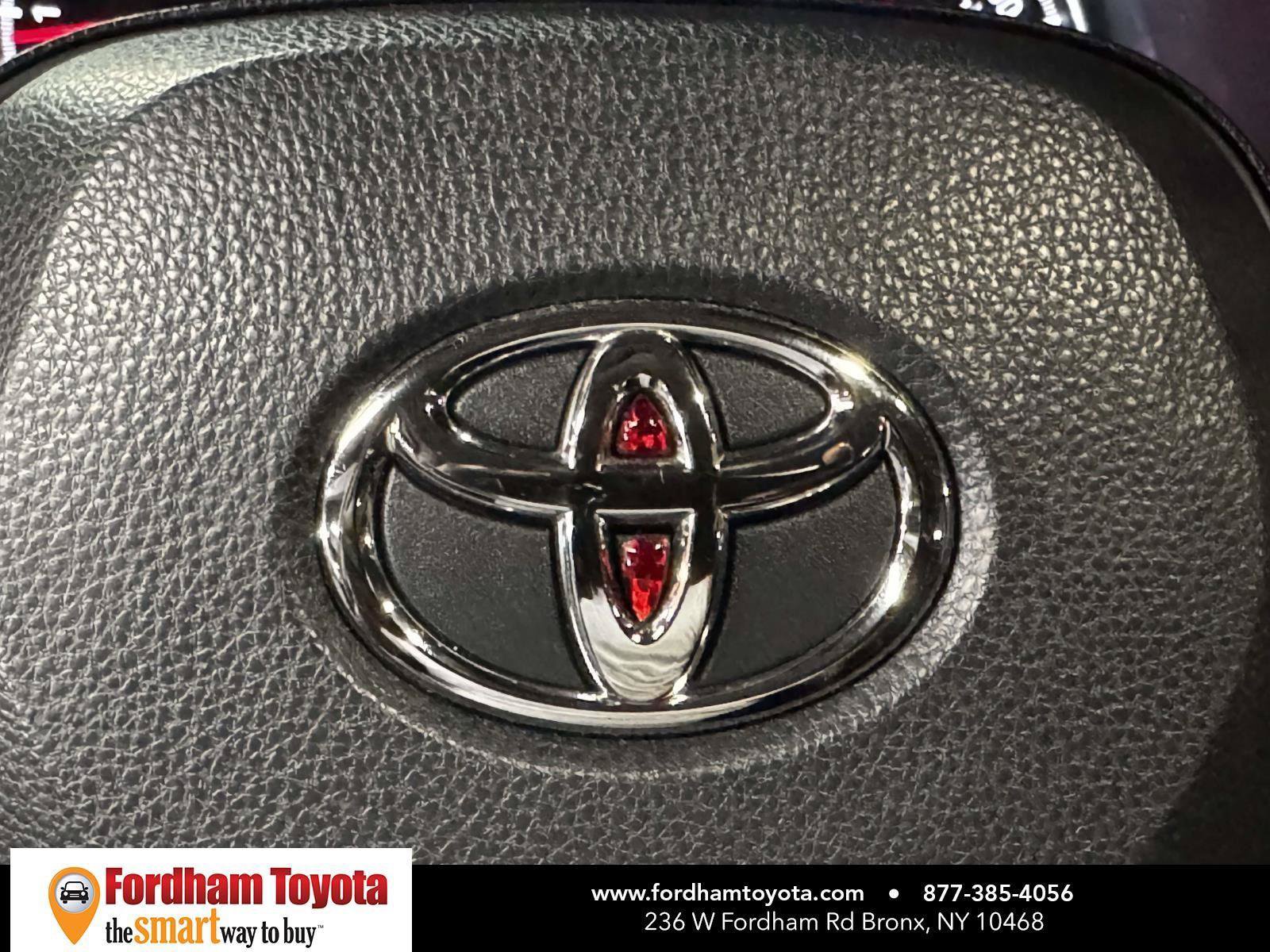 Used 2022 Toyota RAV4 LE AWD/4WD image 32