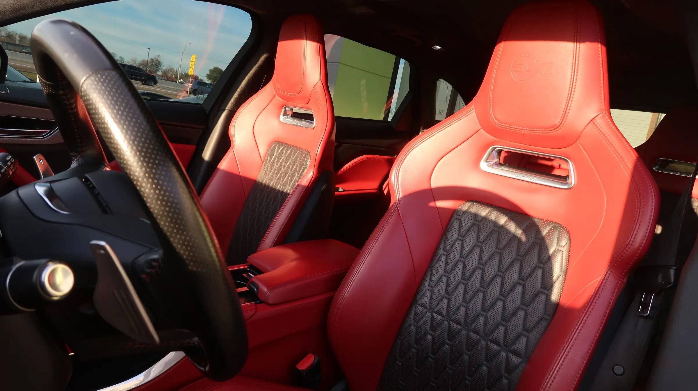 Used 2019 Jaguar F-PACE SVR AWD/4WD image 18