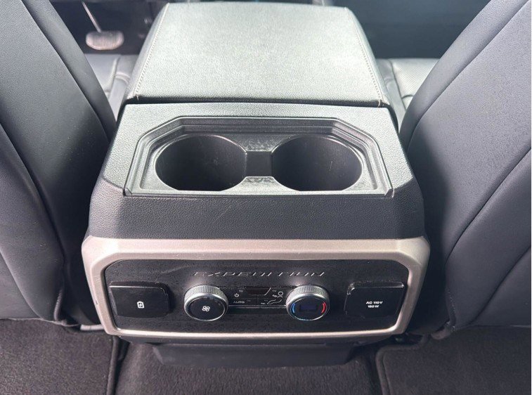 Used 2024 Ford Expedition XLT image 4