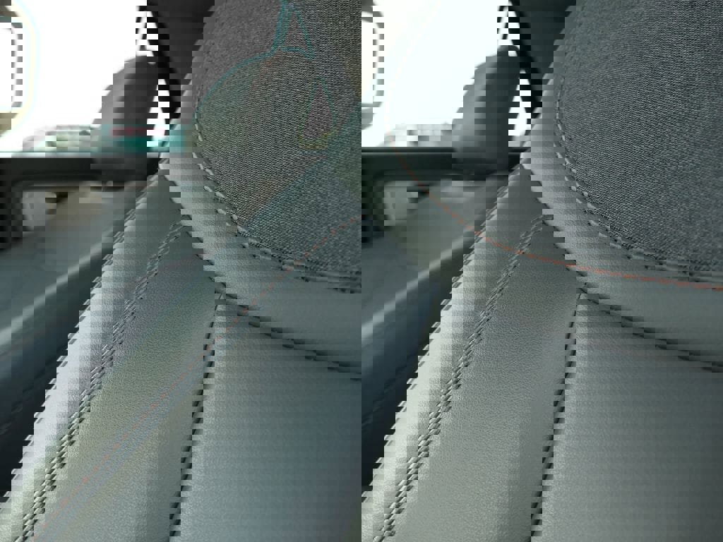 Used 2025 Ford Explorer Active w/ Active Comfort Package image 14