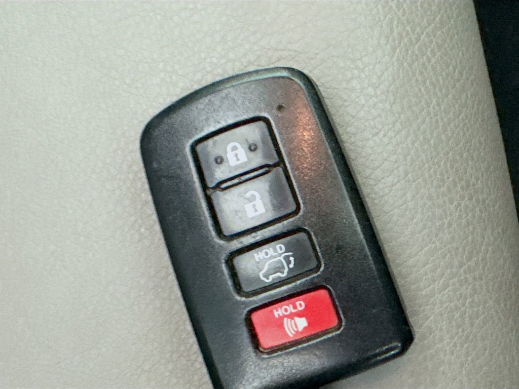 Used 2013 Toyota RAV4 Limited image 38