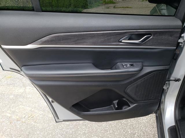 Used 2023 Jeep Grand Cherokee L Limited image 13