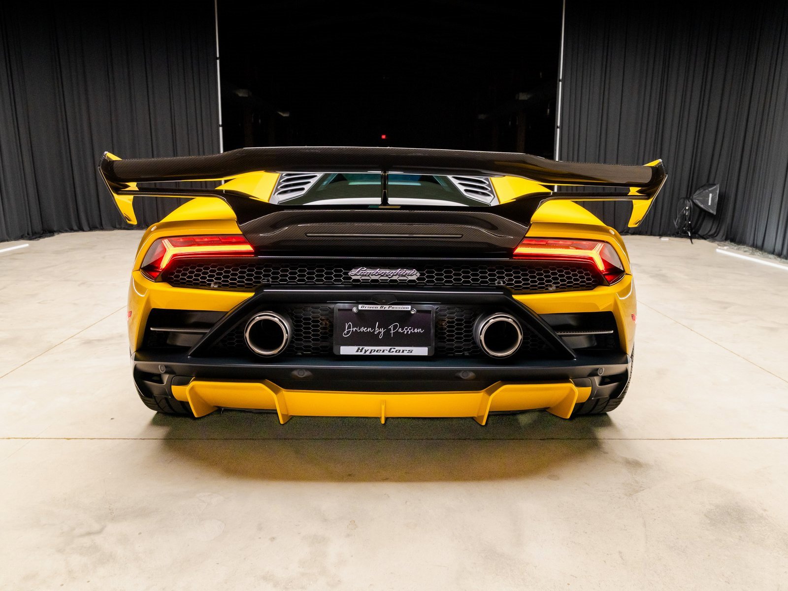Used 2022 Lamborghini Huracan EVO image 14