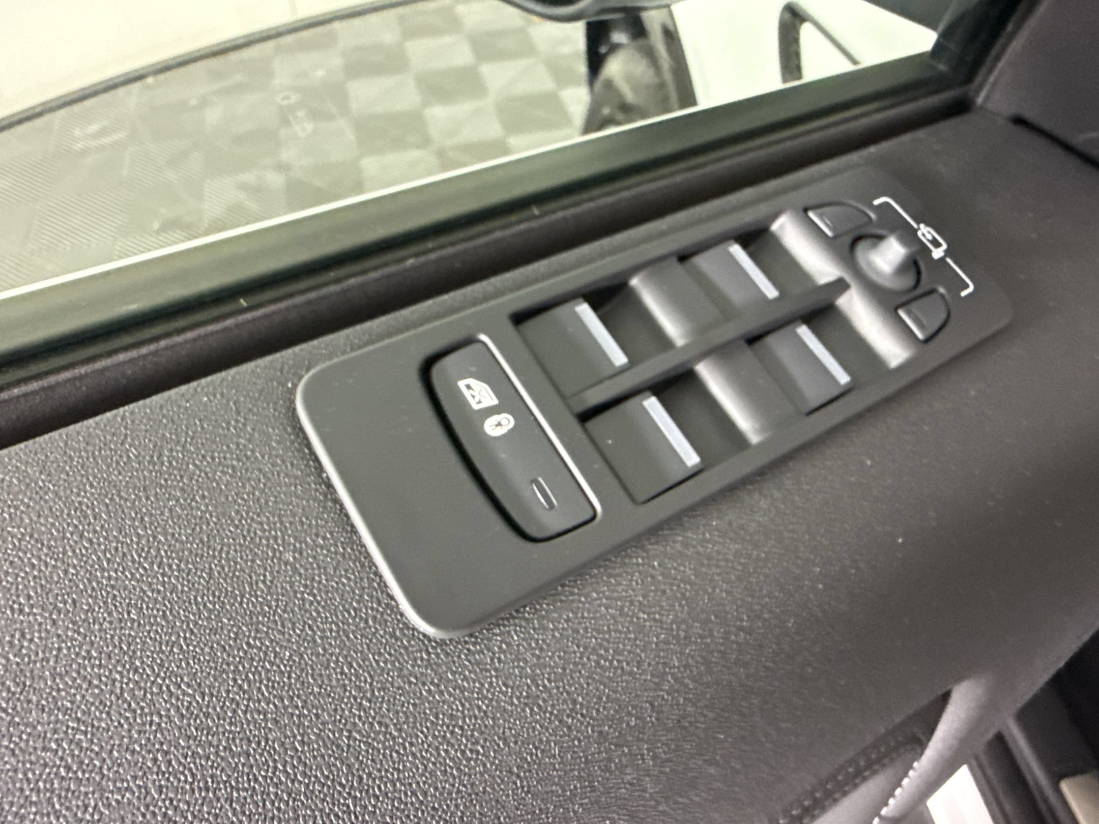 New 2026 Land Rover Discovery Sport Landmark AWD/4WD image 13