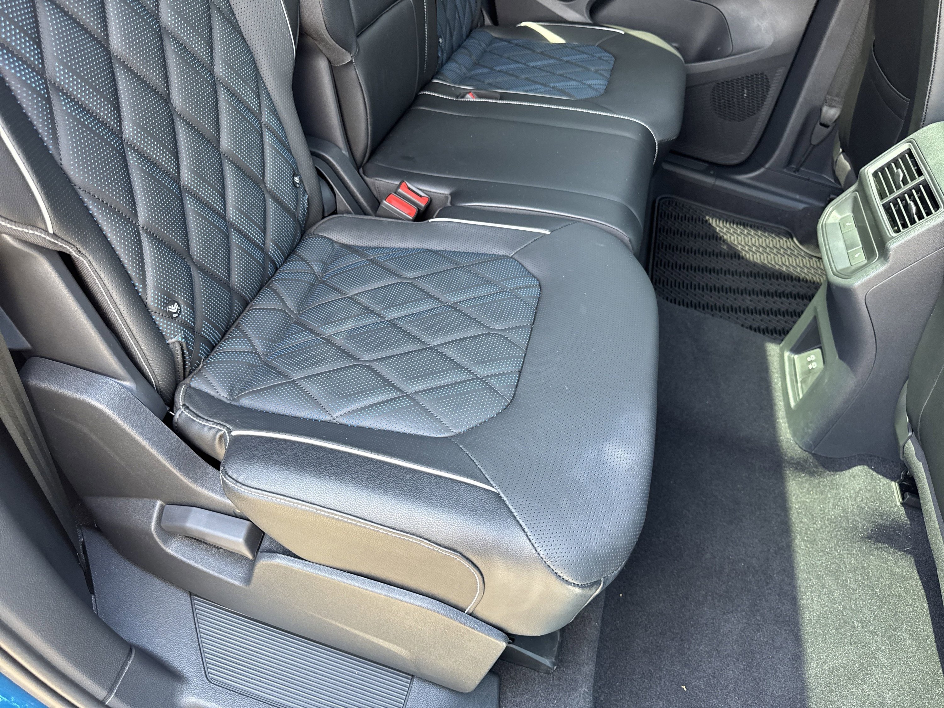 Used 2024 Volkswagen Atlas Cross Sport SEL Premium R-Line AWD/4WD image 43