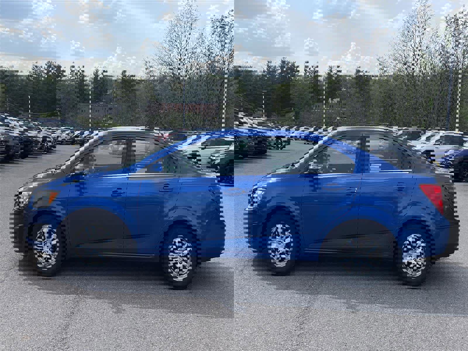 Used 2016 Chevrolet Sonic LT FWD image 2