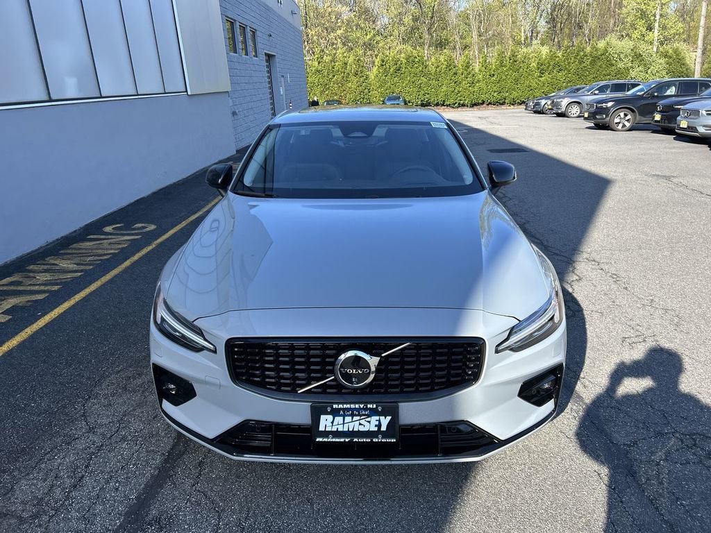Certified 2025 Volvo S60 B5 Ultra AWD/4WD image 3