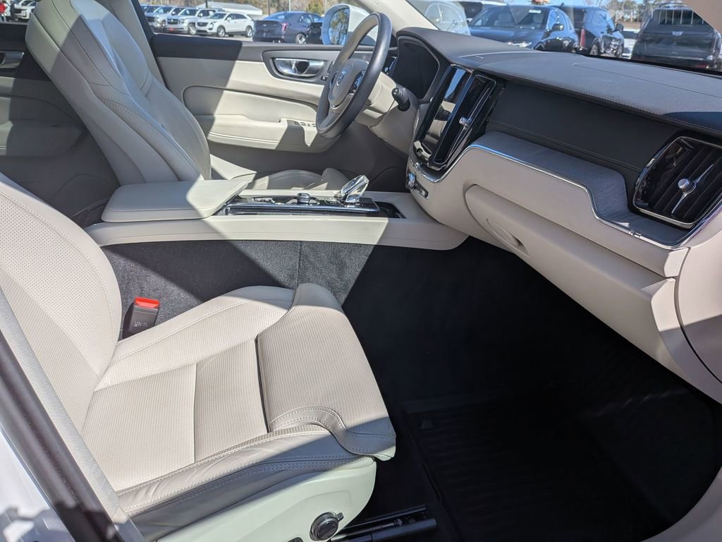 Used 2023 Volvo XC60 B6 Ultimate w/ Climate Package image 30