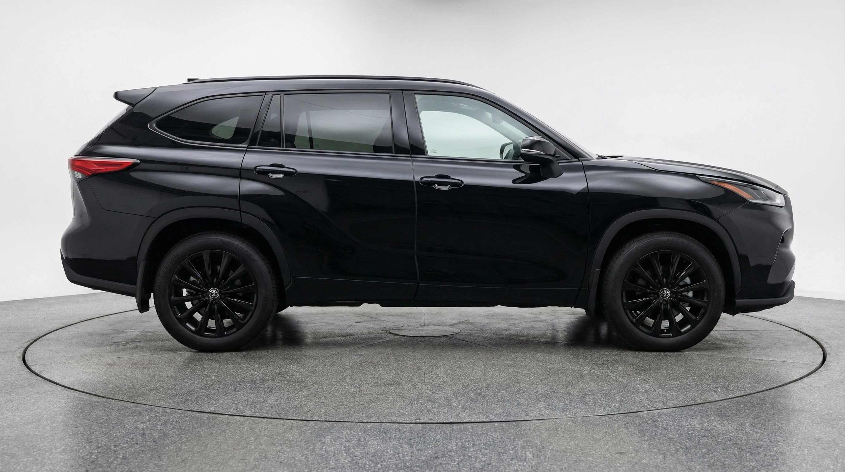 Used 2025 Toyota Highlander XSE image 11