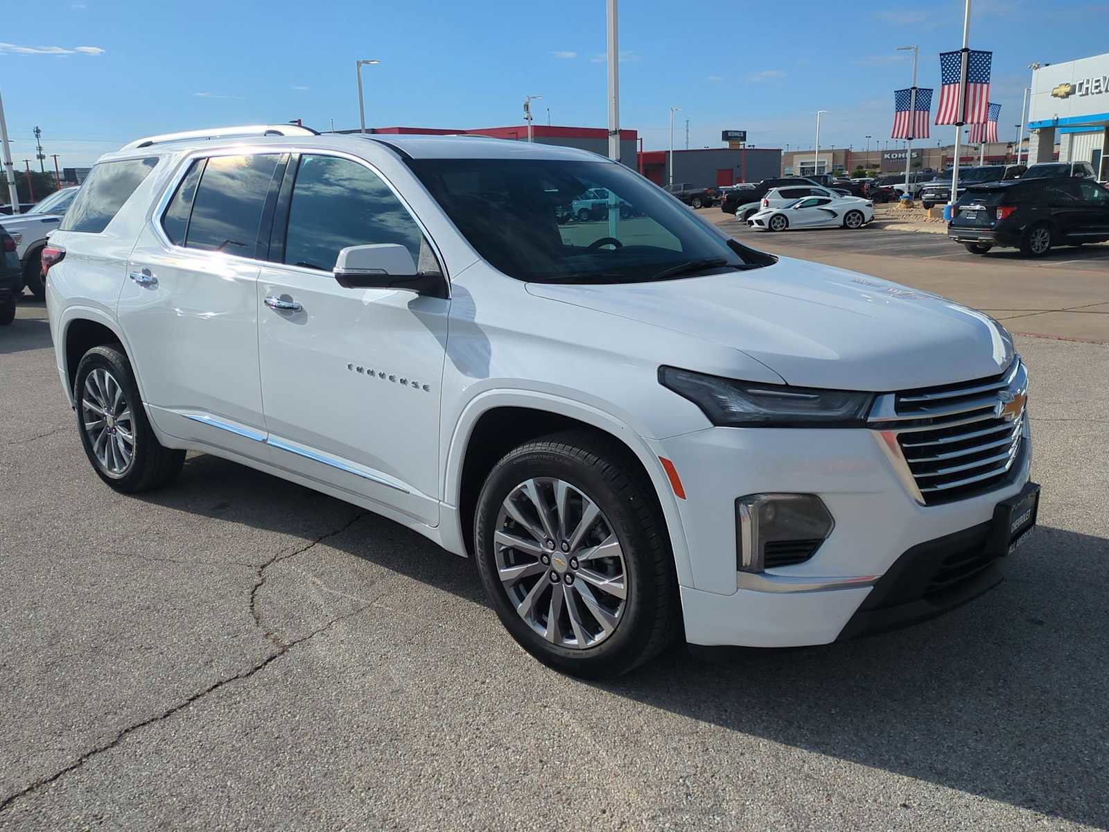 Used 2023 Chevrolet Traverse Premier image 2