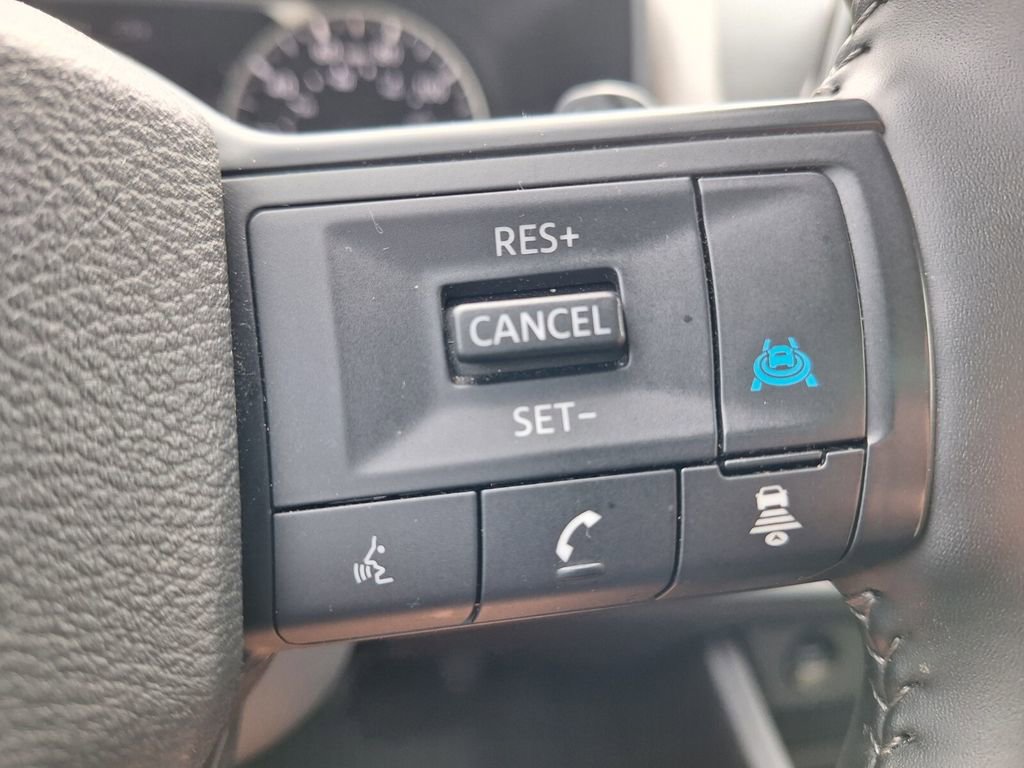 Used 2025 Nissan Rogue SV image 14