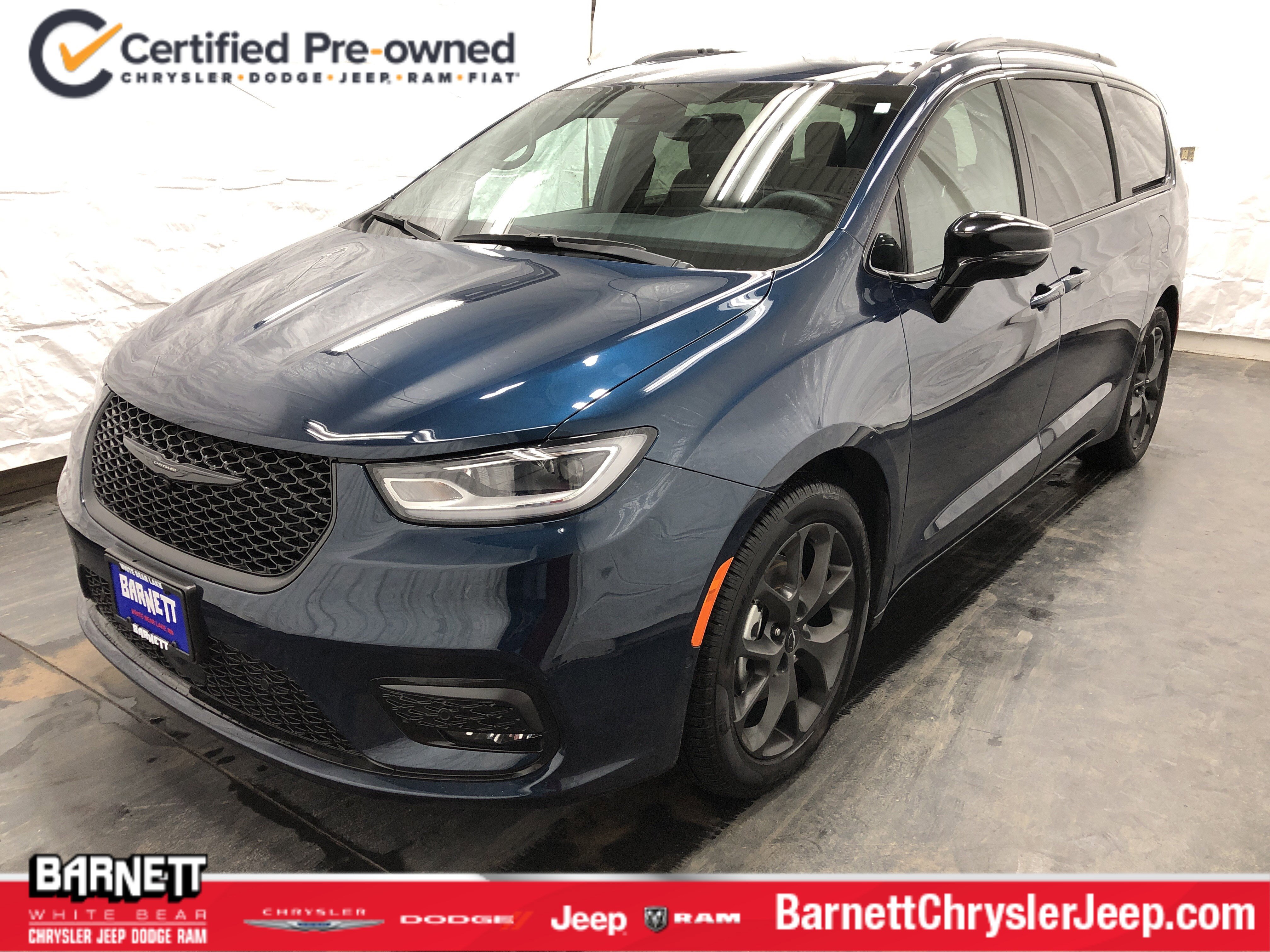 Certified 2024 Chrysler Pacifica Limited w/ S Appearance Package FWD image 1