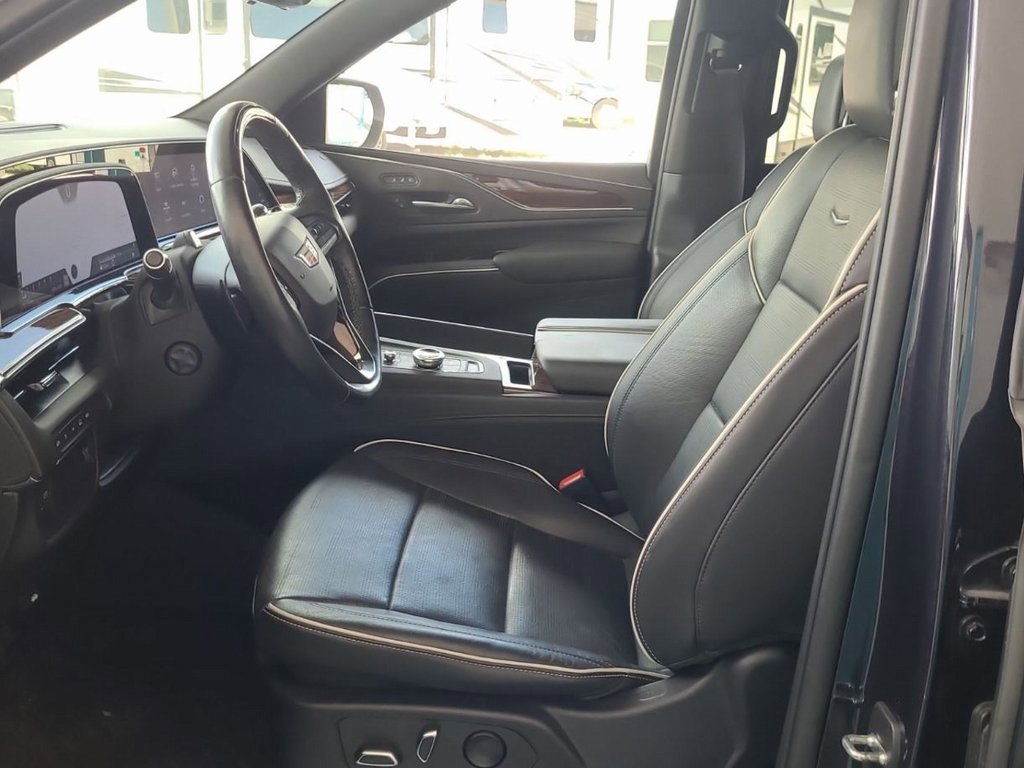 Used 2022 Cadillac Escalade ESV Premium Luxury image 3