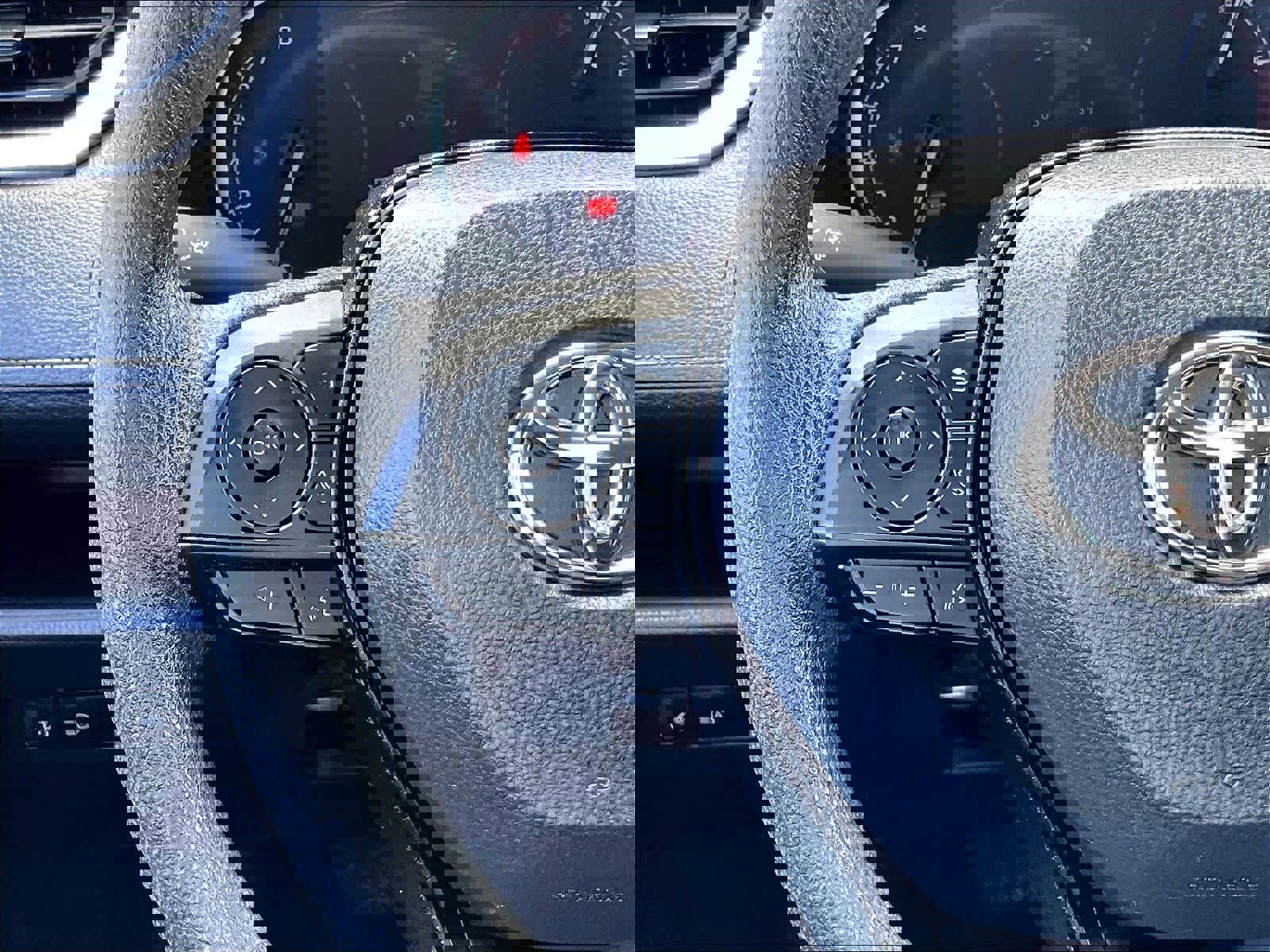 Used 2024 Toyota RAV4 XLE FWD image 22