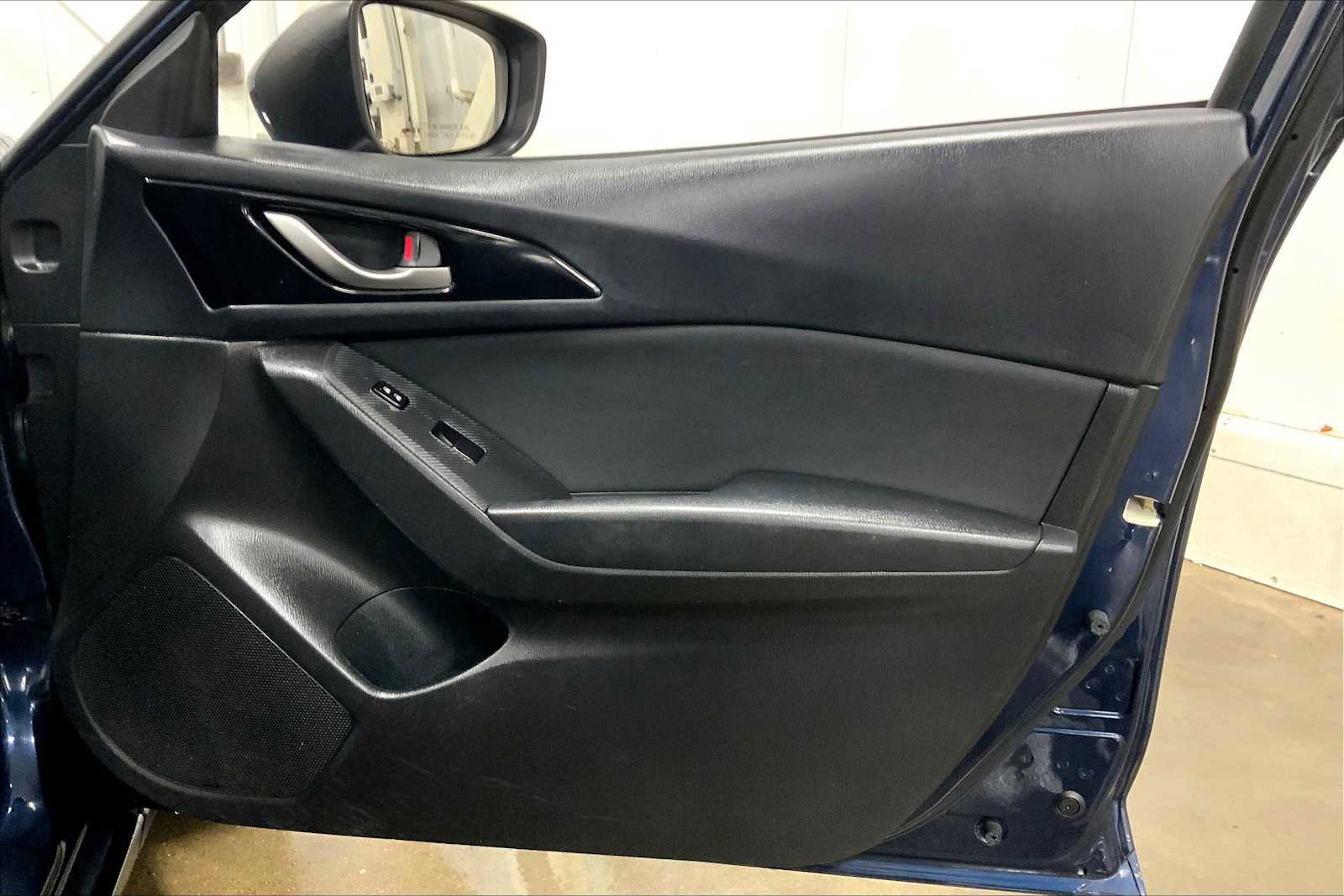 Used 2015 MAZDA MAZDA3 i Touring image 21