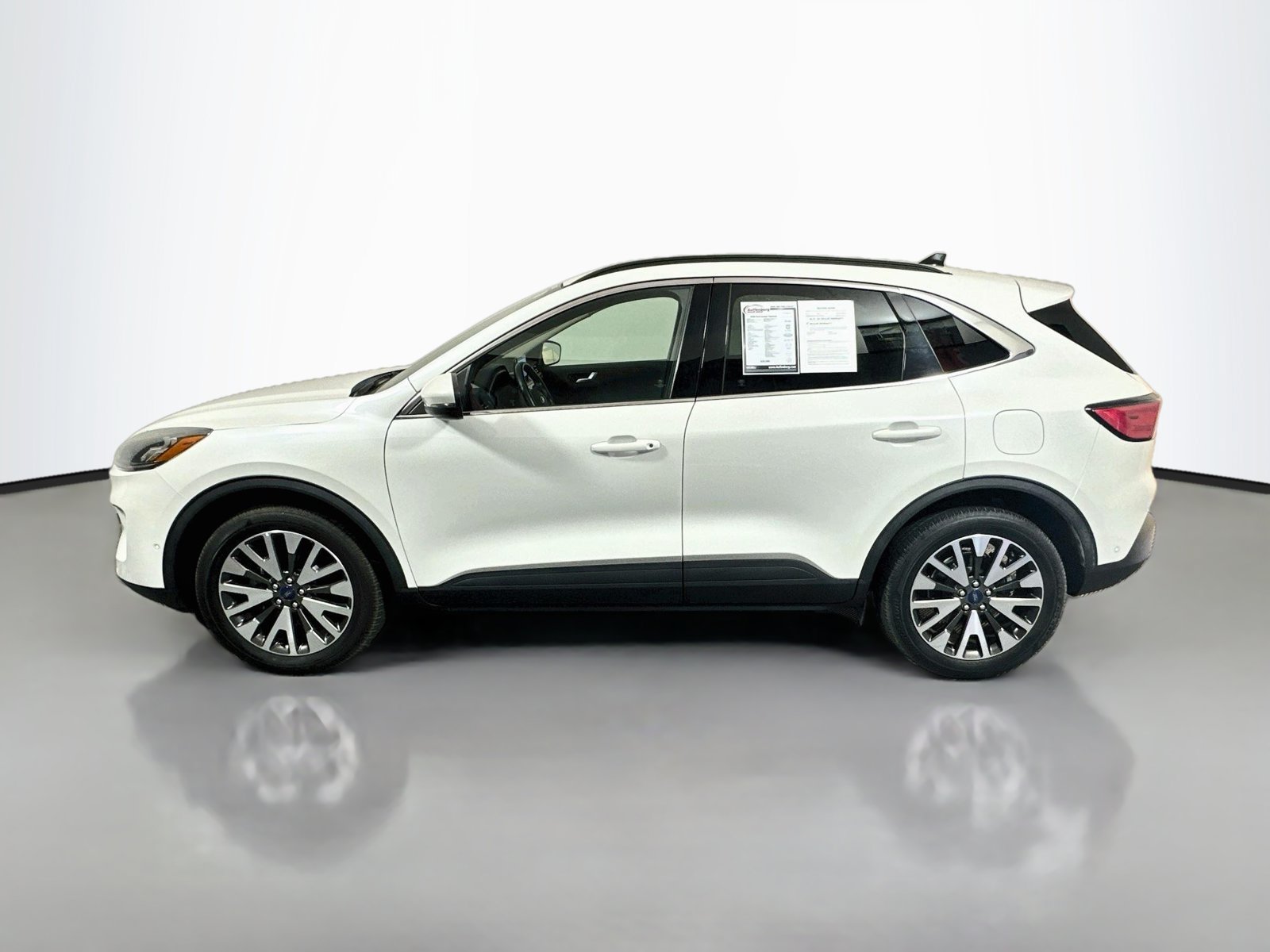 Used 2020 Ford Escape Titanium AWD/4WD image 4