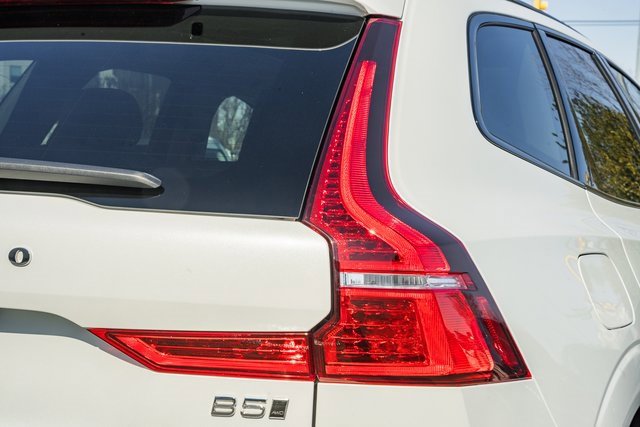 Certified 2024 Volvo XC60 B5 Plus w/ Climate Package image 8