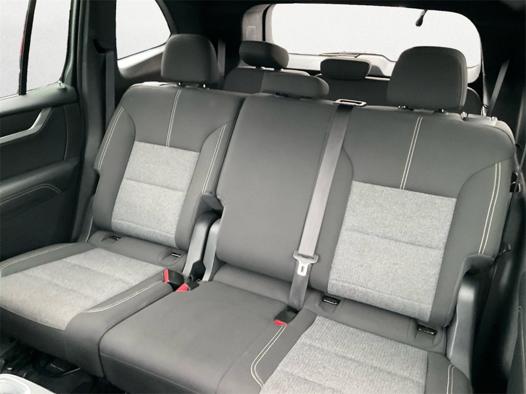 Used 2025 GMC Acadia Elevation image 9