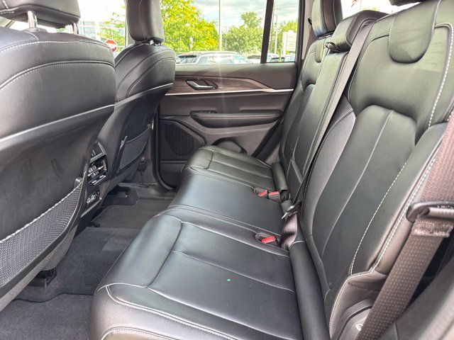 Used 2023 Jeep Grand Cherokee Limited AWD/4WD image 21