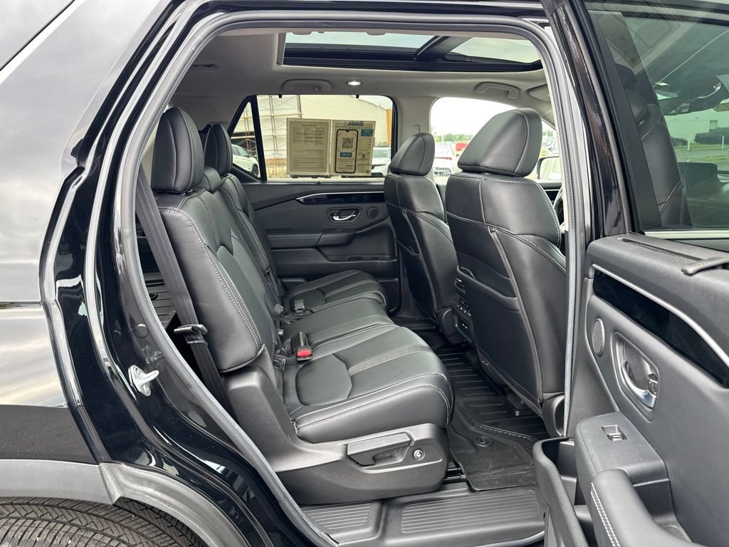 Certified 2025 Honda Pilot Touring image 41