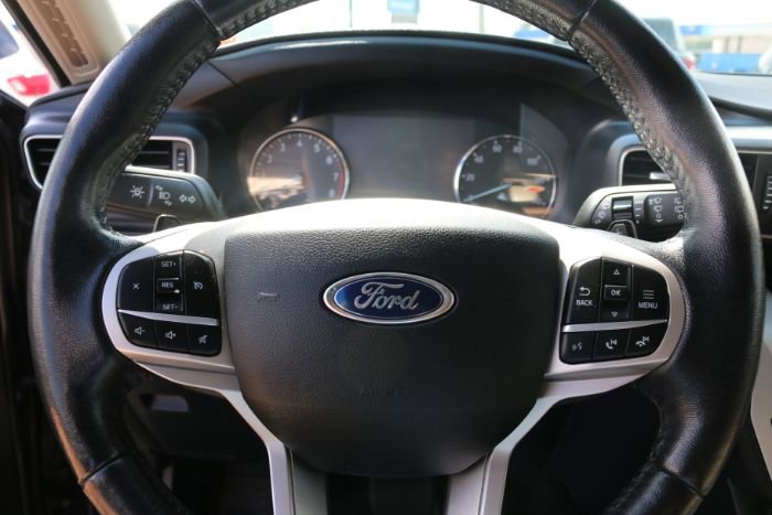 Used 2021 Ford Explorer XLT w/ Equipment Group 202A image 5