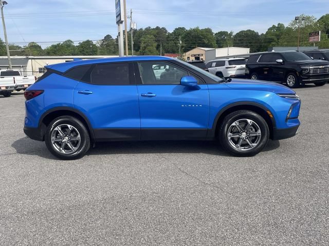 Used 2025 Chevrolet Blazer LT AWD/4WD image 2
