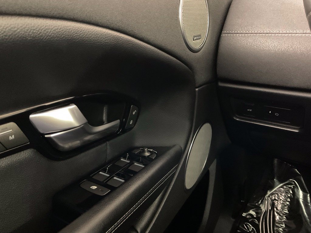 Used 2019 Land Rover Range Rover Evoque SE Premium AWD/4WD image 19
