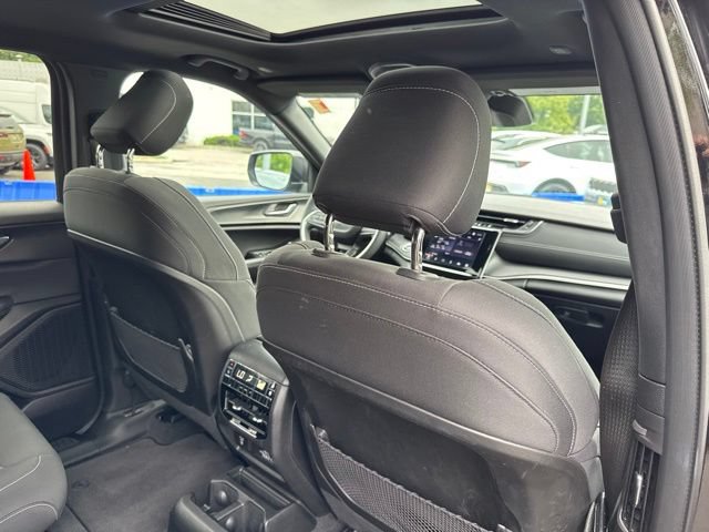 Used 2025 Jeep Grand Cherokee L Laredo w/ Luxury Tech Group I AWD/4WD image 27