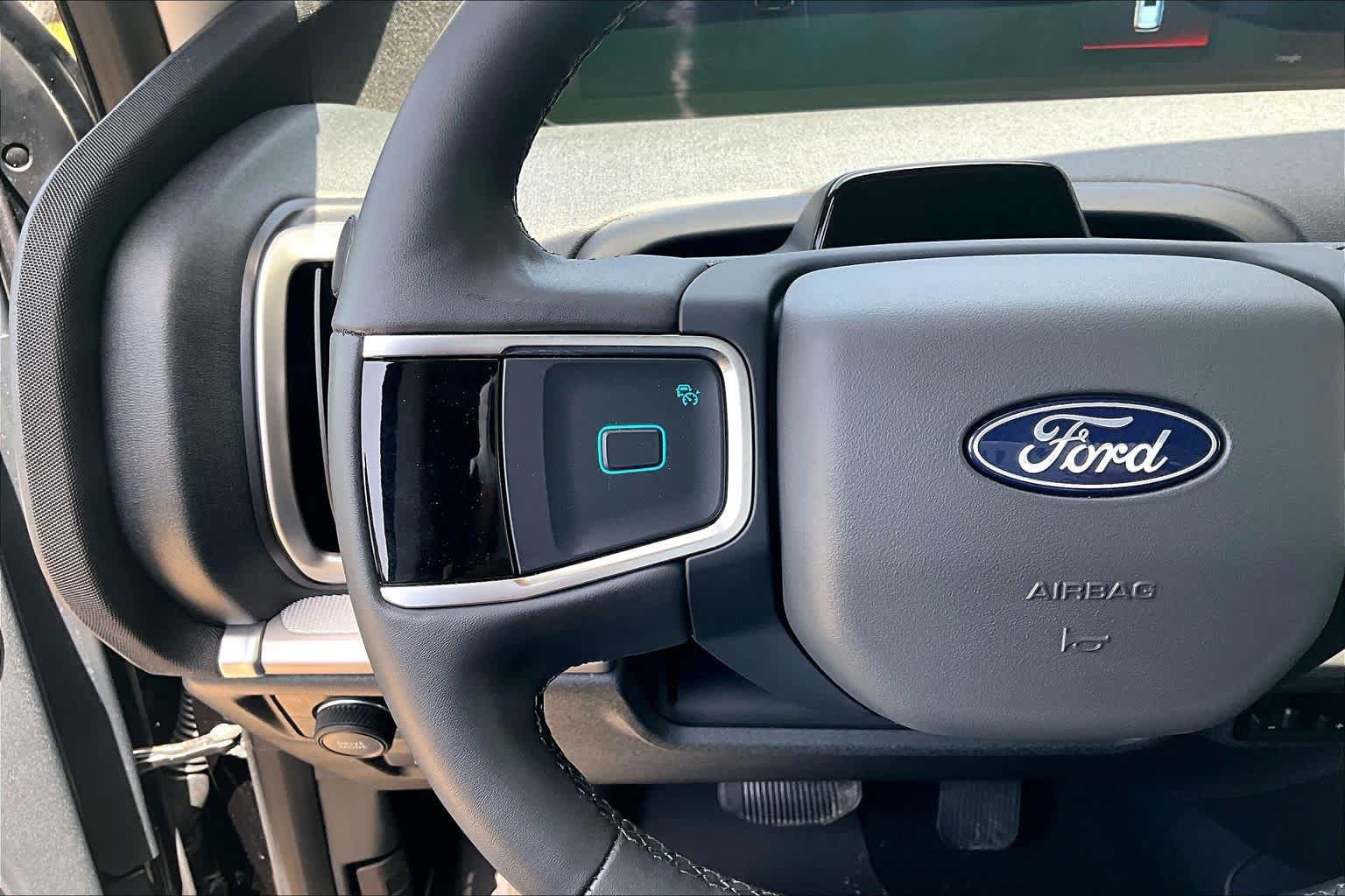 Used 2025 Ford Expedition Active AWD/4WD image 23