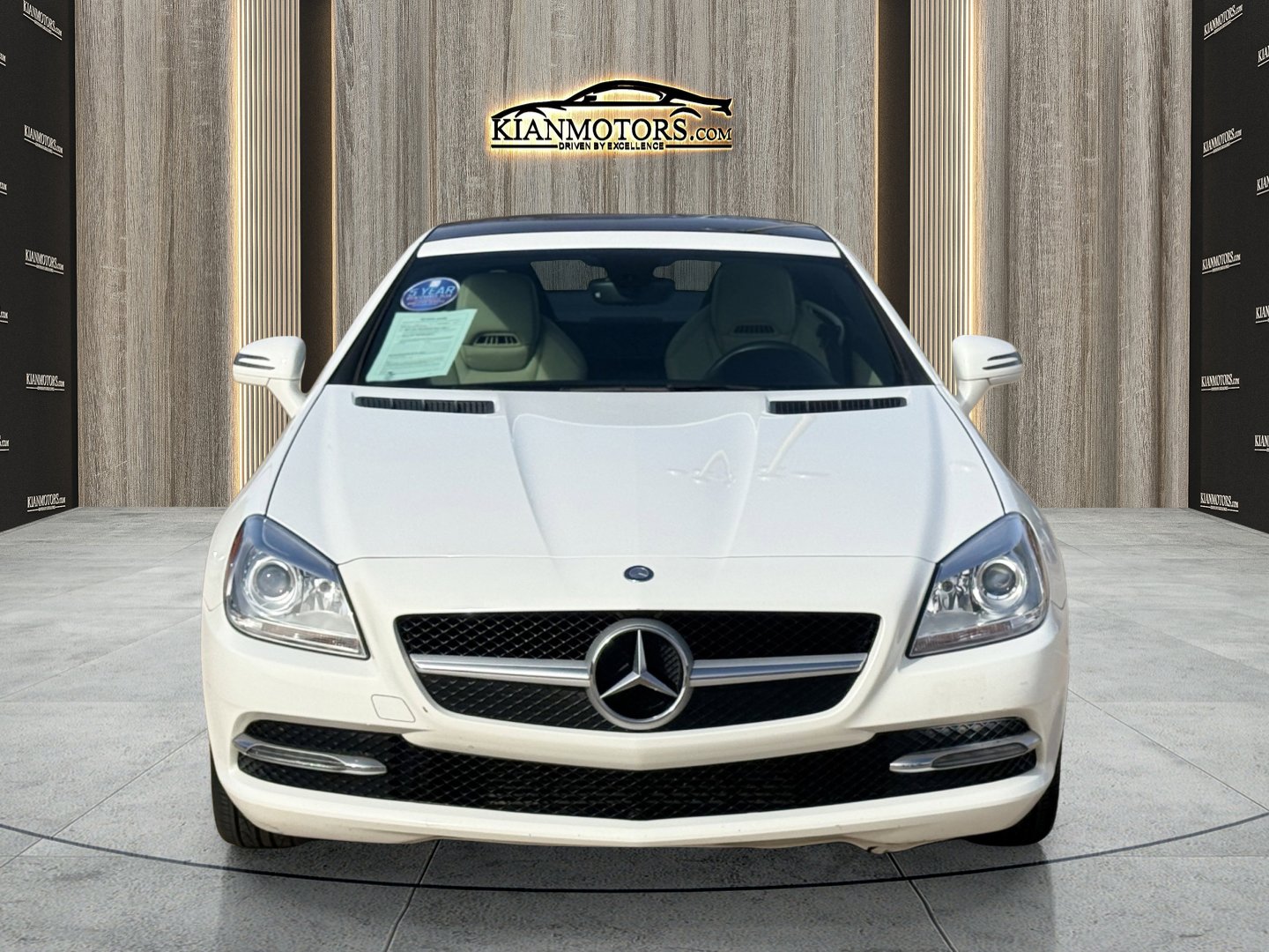 Used 2015 Mercedes-Benz SLK 250 w/ Premium Package image 2