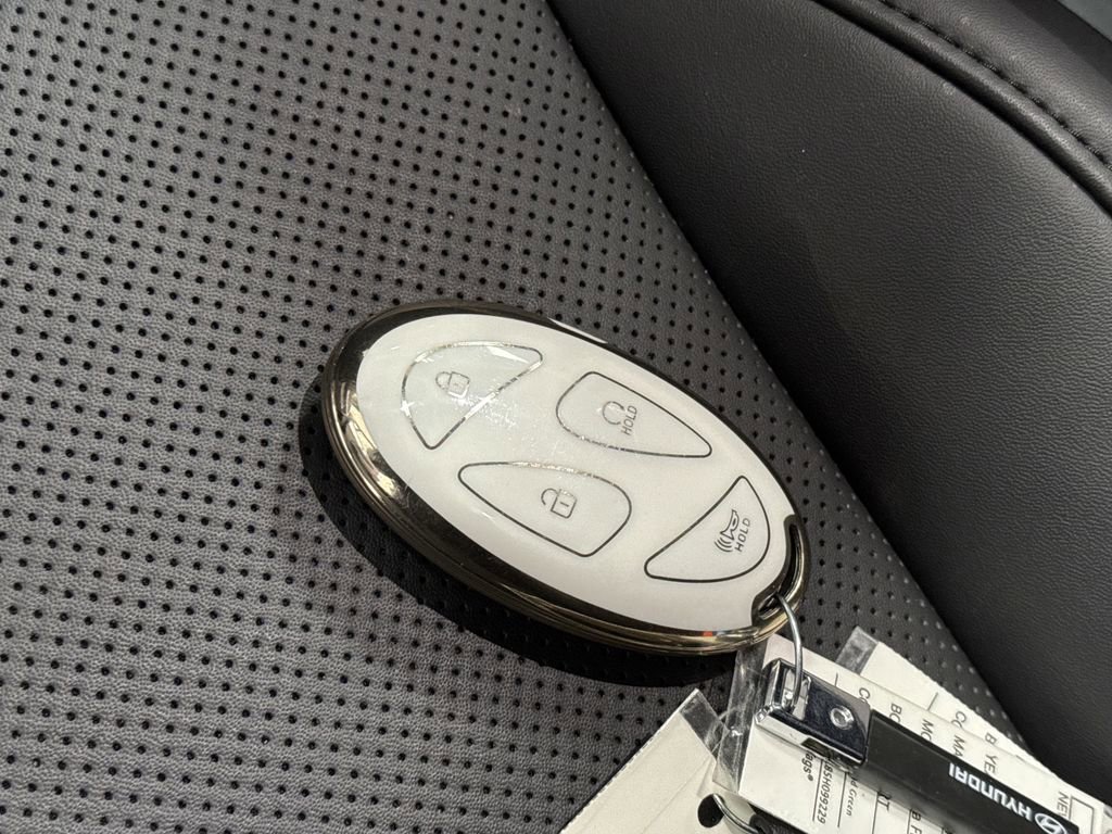 Used 2025 Hyundai Santa Fe XRT image 29