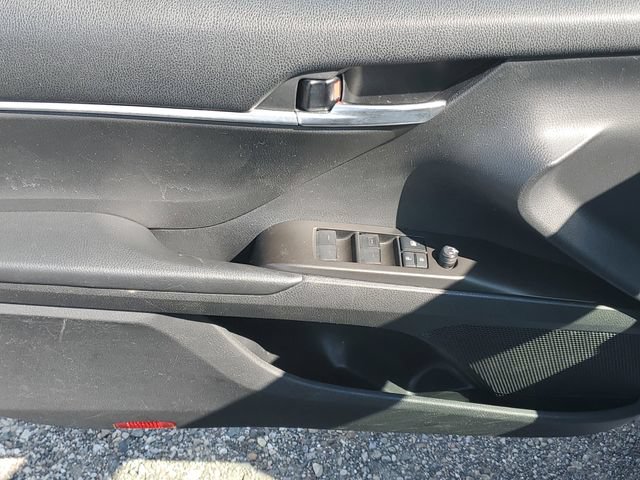 Used 2022 Toyota Camry SE FWD image 13