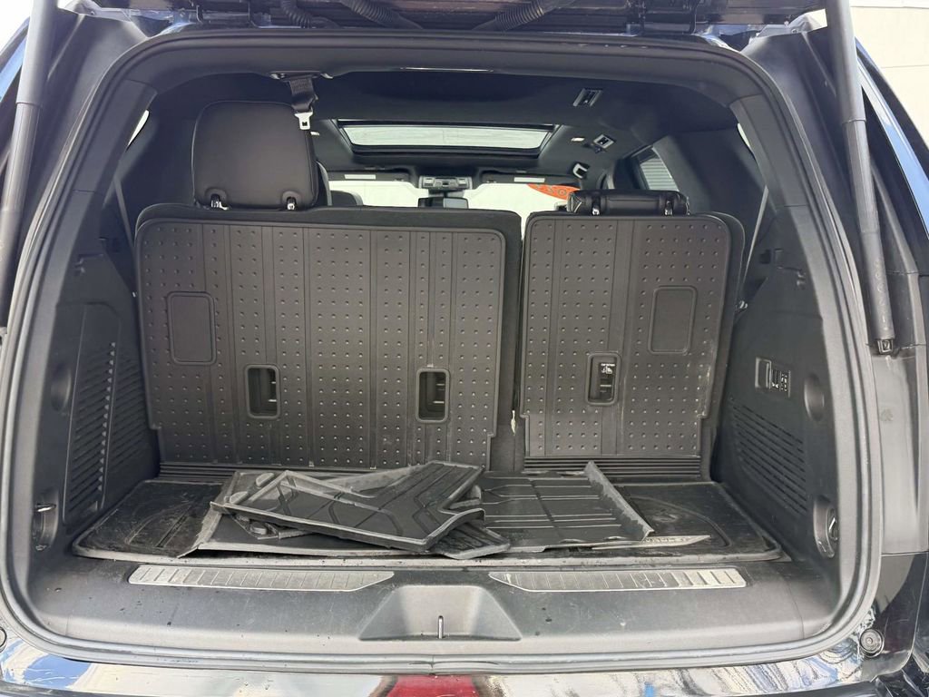 Used 2023 Chevrolet Tahoe Premier AWD/4WD image 12