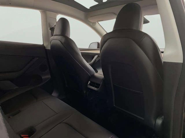 Used 2023 Tesla Model Y Performance image 19