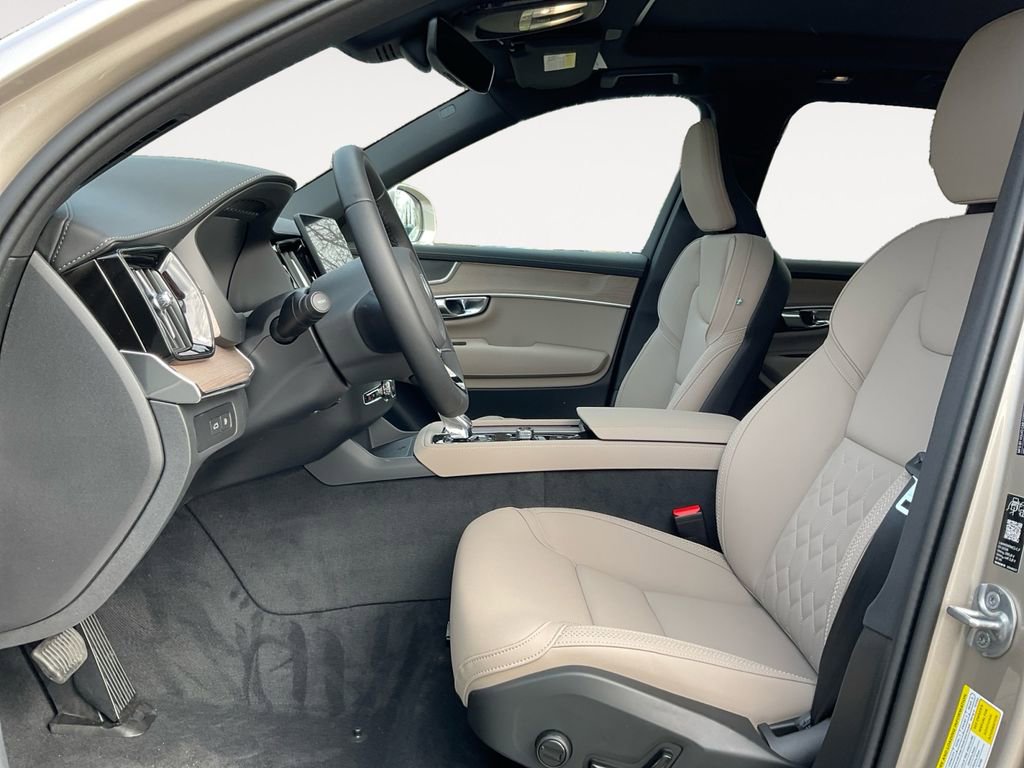 New 2026 Volvo XC90 T8 Core image 9