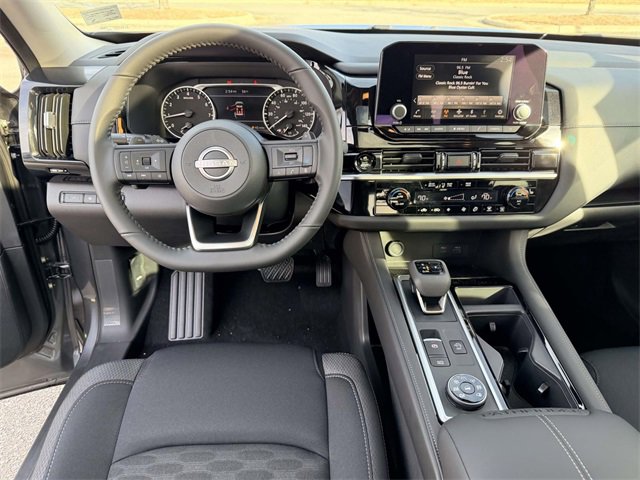 New 2025 Nissan Pathfinder SV w/ SV Premium Package image 18